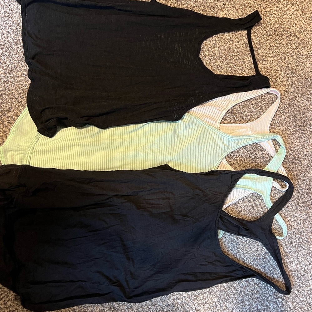 Lululemon tanks 8 pieces
